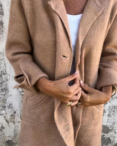 MAILA  –  Lang, elegant og komfortabel casual jakke